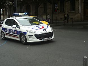 Archivo:Vehículo de la Policía Nacional francesa en Burdeos