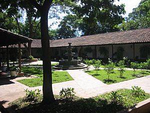 Archivo:Vista de la plaza Interior del Museo