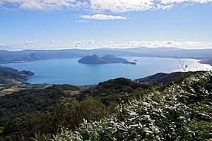 Archivo:130922 Lake Toya Toyako Hokkaido Japan03s3
