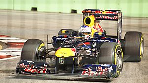 Archivo:2011 Singapore GP - Vettel