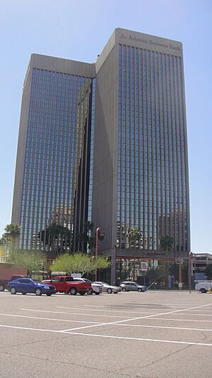 Archivo:2600 Tower - 2011-04-13 - East