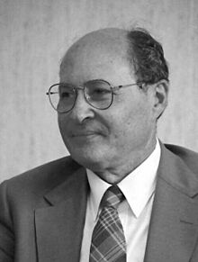 37. Tagung 1987 Mediziner Daniel Nathans lächelnd - W134Nr.125411c - Willy Pragher (cropped).jpg