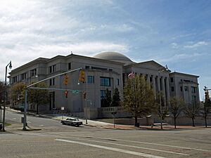 Archivo:Ala Supreme Court Building Feb 2012 01