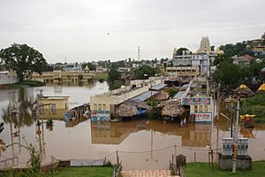 Archivo:Bhadrachalam during 2005 floods