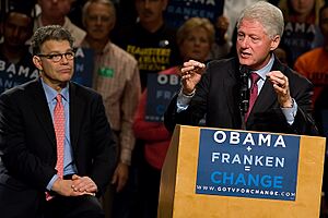 Archivo:Bill Clinton with Al Franken Oct 30 2008