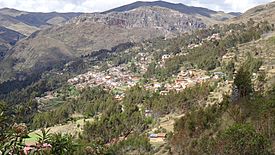 Ciudad de Singa, visto desde el camino hacia el pueblo de San José de Paucar.