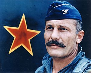Archivo:Col Robin Olds epic mustache