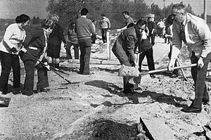 Archivo:Edward Gierek Dzień Czynu Partyjnego 1974