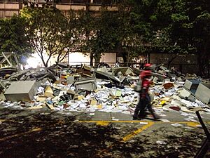 Archivo:Explosión en torre de PEMEX