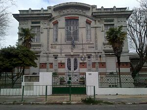 Archivo:Fachada del Jardín de Infantes de frente
