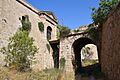 Foso y puerta levadiza de acceso al Castillo de Galeras