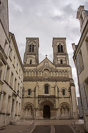 Archivo:Iglesia de sant jacques 2019An002