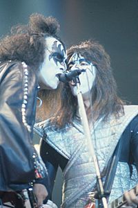 Archivo:Kiss in New Haven 1978