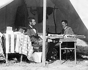 Archivo:Lincoln and McClellan 1862-10-03