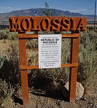 Archivo:Molossia - Border with United States