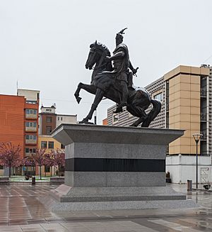 Archivo:Monumento Skanderbeg, Pristina, Kosovo, 2014-04-16, DD 16