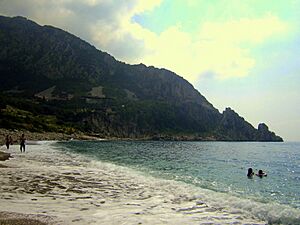 Archivo:Mount Dyunag and Karadouran beach, Kessab, Syria