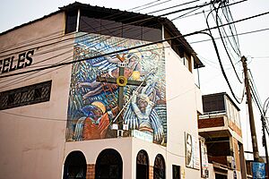 Archivo:Mural religioso en una parroquia de barrio