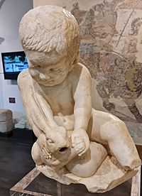 Niño con liebre de la Villa del Mitra. Museo Arqueológico de Cabra.jpg