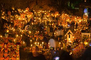 Archivo:Noche de Muertos en Janitzio