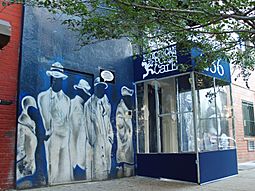 Archivo:Nuyorican Poets Cafe in Loisaida section of New York City