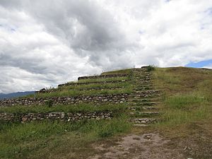 Archivo:Piramide 102 de El Chilcal en Yarumela