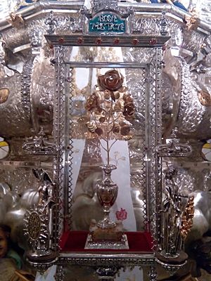Archivo:Rosa de Oro Virgen de la Cabeza