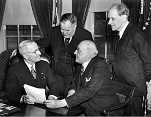 Archivo:Tomas Berretta meeting with Truman 1940's