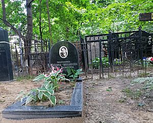 Archivo:Tomb of Chaplina