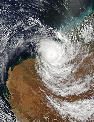 Archivo:Tropical Cyclone Fay 27 mar 2004 0220Z