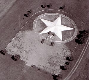 Archivo:Vue aerienne du monument Marin la Meslee de Dessenheim
