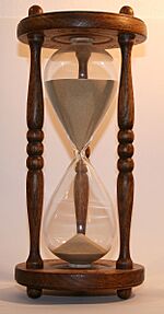 Archivo:Wooden hourglass4