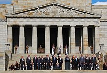 Archivo:2013 ANZAC Day Ceremony at the Shrine of Remembrance