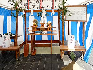 Archivo:Altar of JICHINSAI or SHINTO ceremony of sanctifying ground 地鎮祭の祭壇
