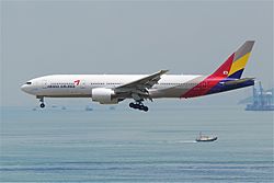 Asiana Airlines Boeing 777-200ER; HL7742@HKG;31.07.2011 614fz (6052589349).jpg