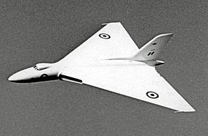 Archivo:Avro Vulcan VX770 A.V.Roe Farnborough 11.09.54 edited-2