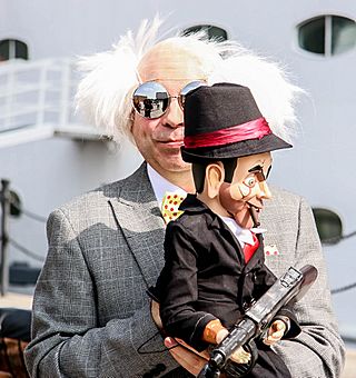 Batman Ventriloquist Cosplay - MCM Comic Con 2016 (27122902850).jpg
