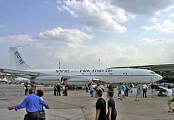 Archivo:Boeing 707 RE - ILA2002