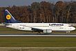 Boeing 737-330, Lufthansa AN2015493.jpg