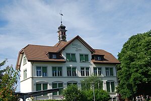 Archivo:Bronschhofen malnova lernejo 292