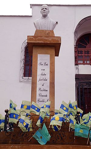 Archivo:Busto del padre Clemente Giraldo Fundador de San Luis