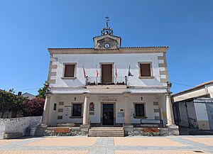 Archivo:Casa consistorial de Almeida de Sayago 01