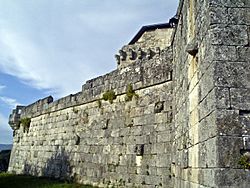 Archivo:Castelo de Maceda 2