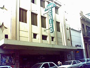 Archivo:Cine El Cairo Rosario 23-12-2008