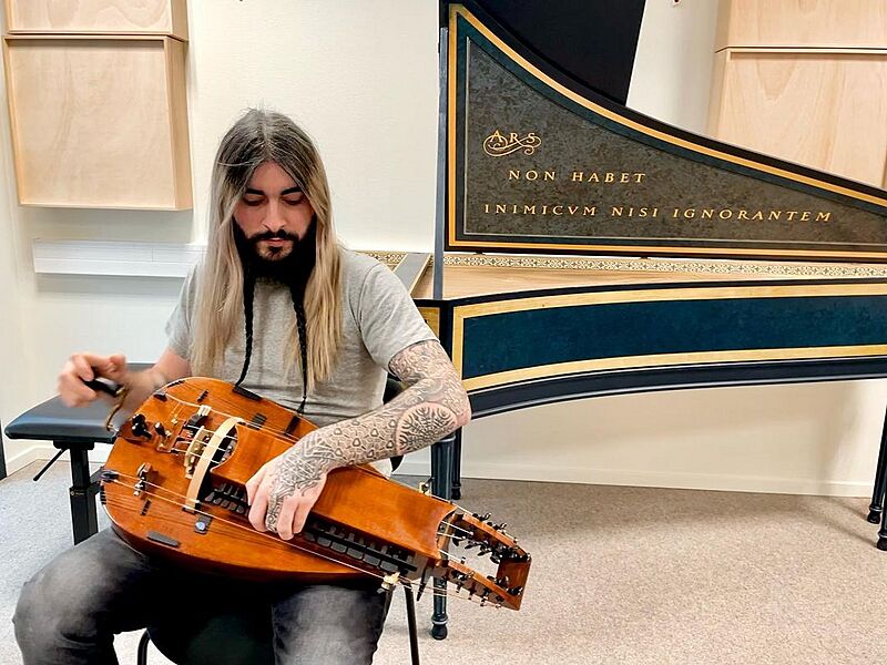 Early.music.hurdy.gurdy.sergio.gonzalez