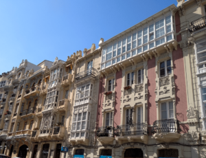 Archivo:Edificios modernistas en Calle Ferrol de A Coruña