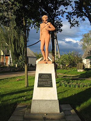 Archivo:Emilija Pliateryte monument in Kapciamiestis