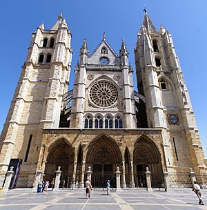 Archivo:Fachada de la Catedral de León