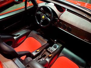 Archivo:Ferrari f50 interior DSC01136 (2489077878)