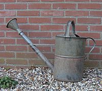 Archivo:Gieter met broes (Watering can)